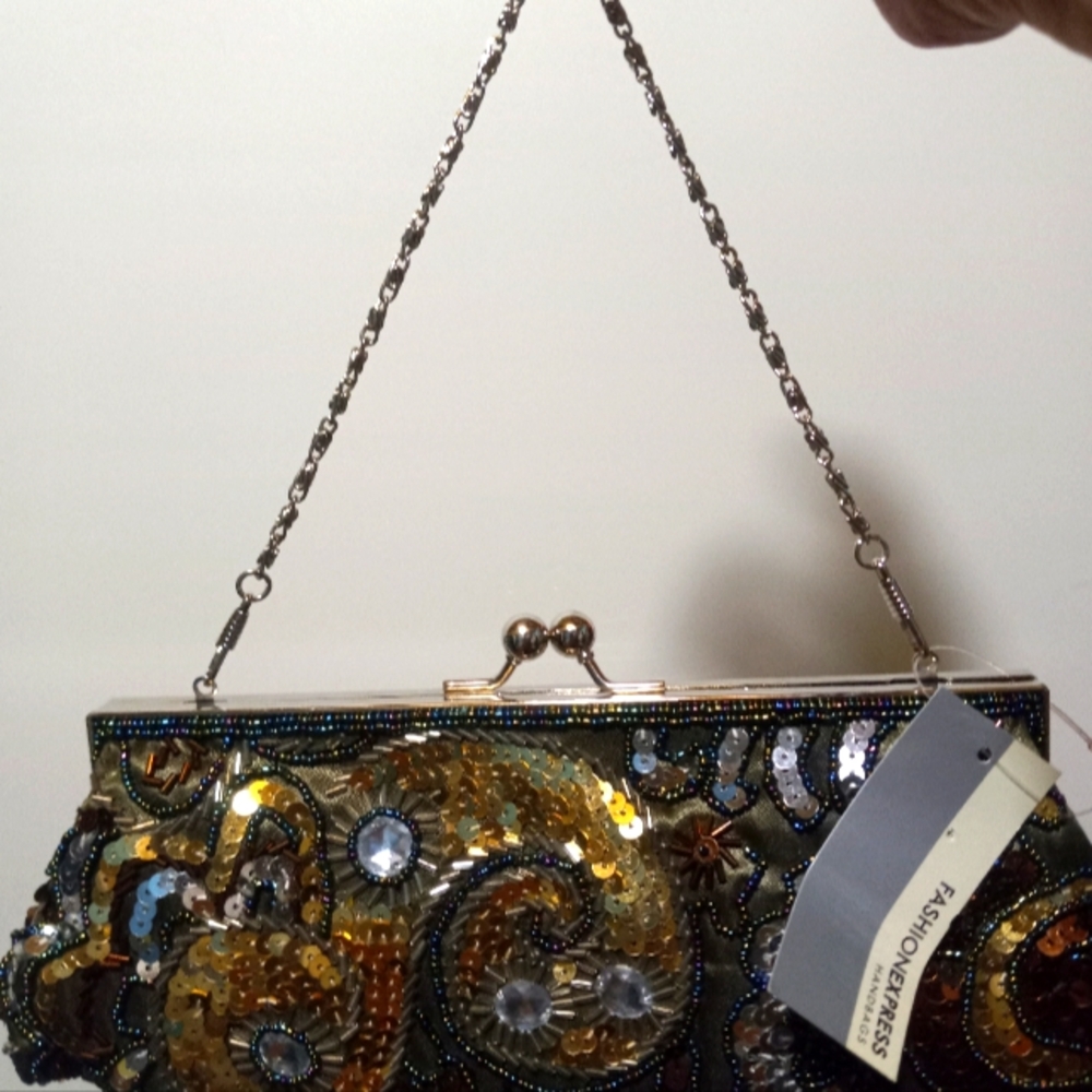 Apt 9 Clutch W/Sequence NWT